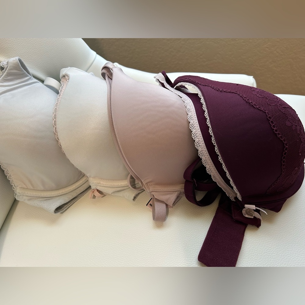 Victoria's Secret bras 4 for $20 - Picture 2 of 2